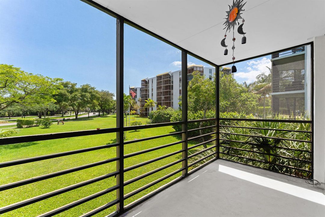 024-20500WestCountryClubDrive-210-Miami-