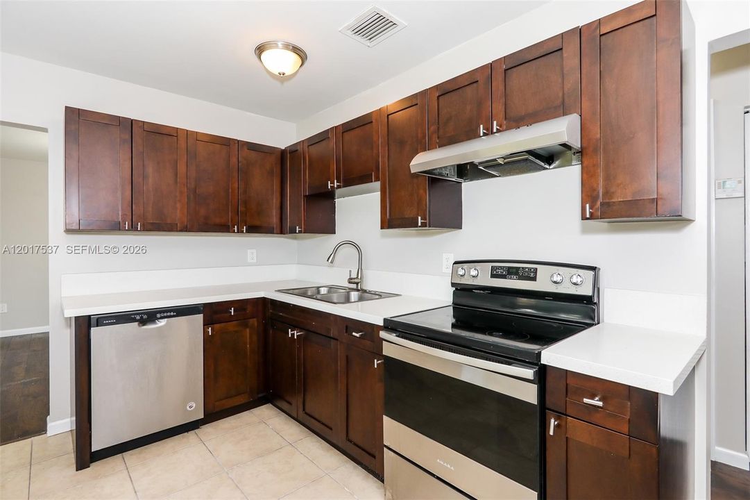 Recently Rented: $2,530 (4 beds, 2 baths, 1404 Square Feet)