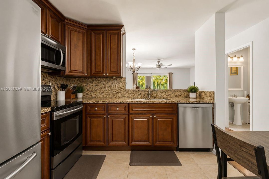 Activo con contrato: $325,000 (3 camas, 2 baños, 1596 Pies cuadrados)