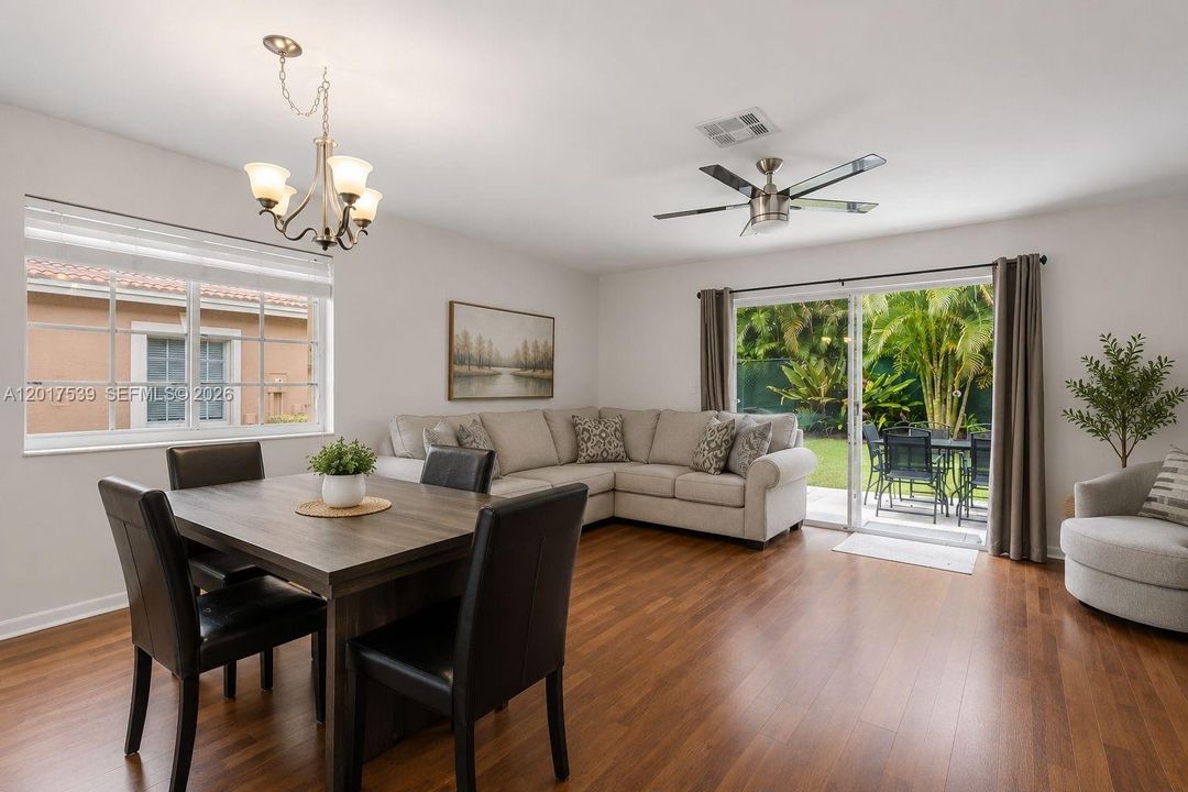Activo con contrato: $325,000 (3 camas, 2 baños, 1596 Pies cuadrados)