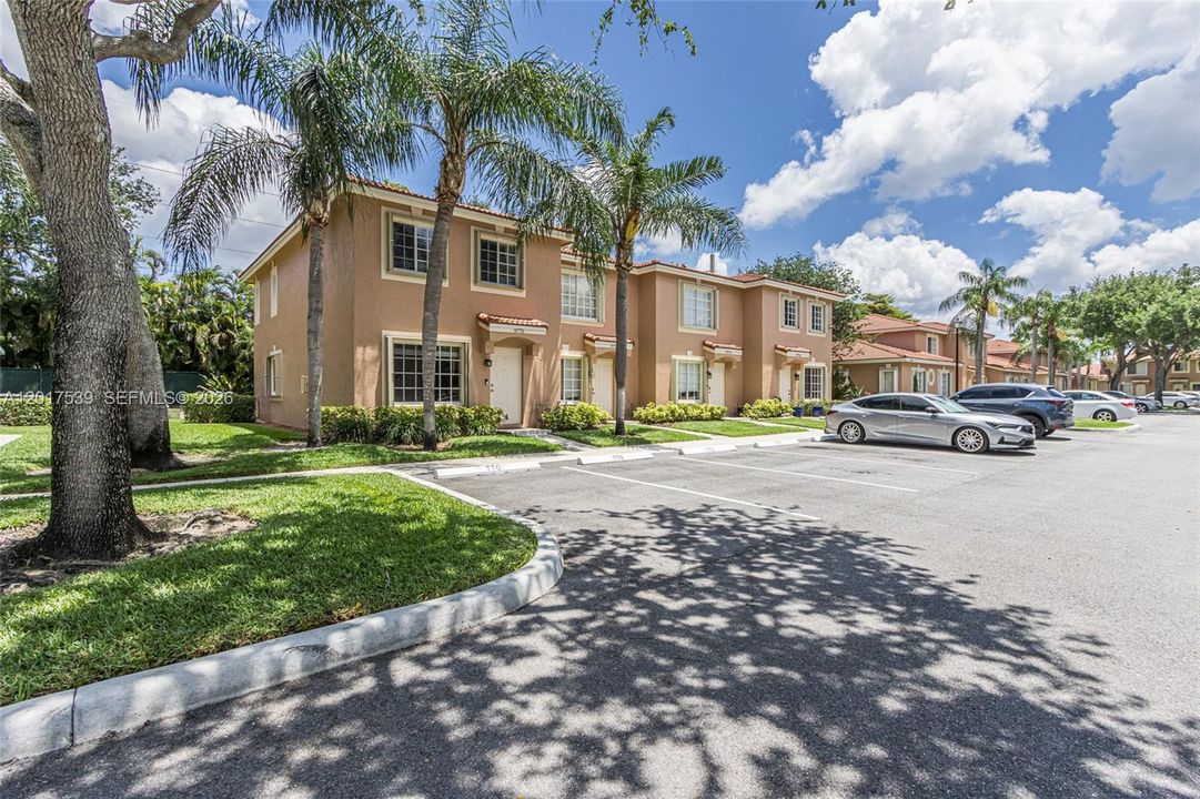 Activo con contrato: $325,000 (3 camas, 2 baños, 1596 Pies cuadrados)