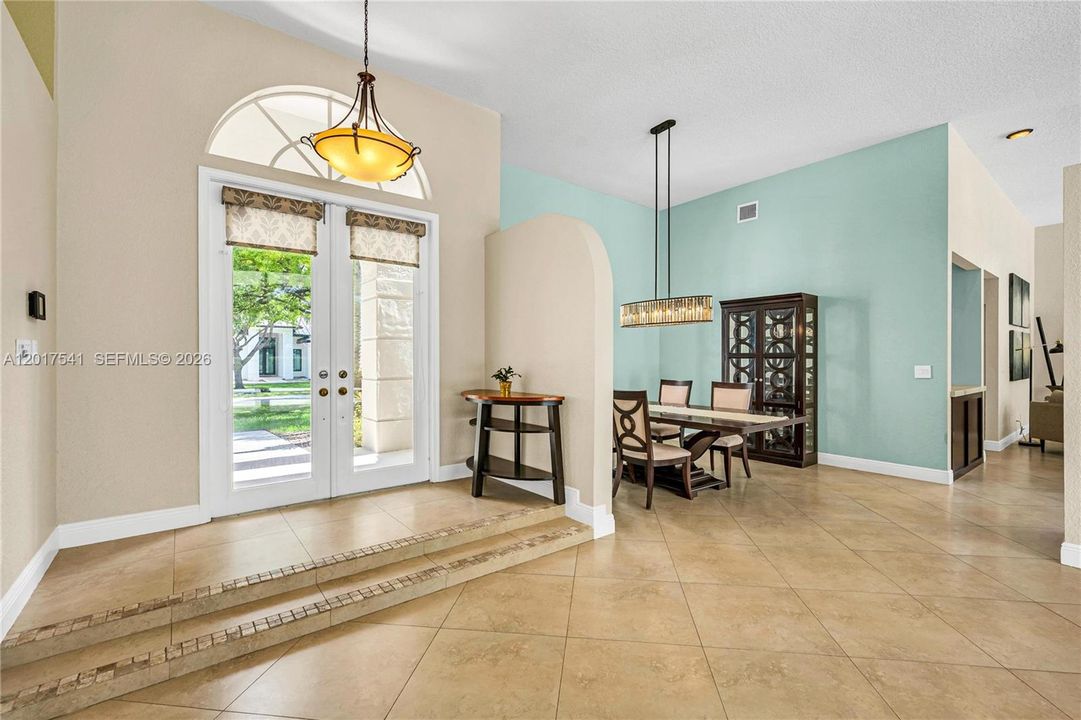 For Sale: $1,200,000 (5 beds, 3 baths, 2935 Square Feet)