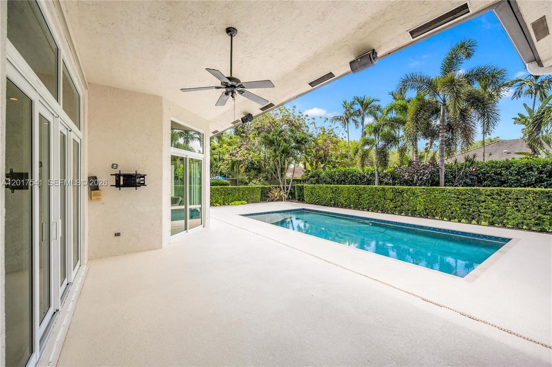 For Sale: $1,200,000 (5 beds, 3 baths, 2935 Square Feet)