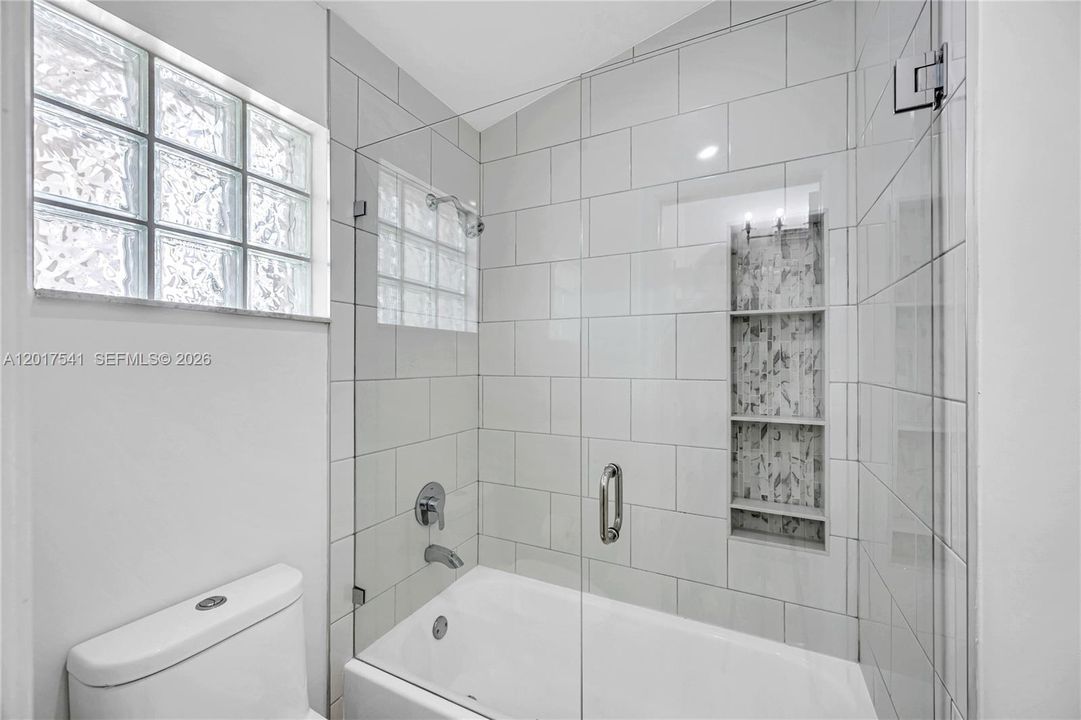For Sale: $1,200,000 (5 beds, 3 baths, 2935 Square Feet)
