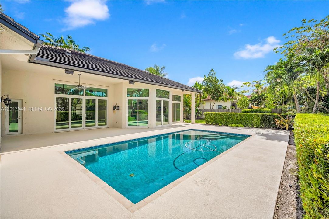 For Sale: $1,200,000 (5 beds, 3 baths, 2935 Square Feet)