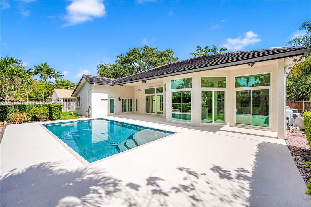 For Sale: $1,200,000 (5 beds, 3 baths, 2935 Square Feet)