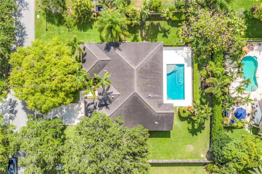 For Sale: $1,200,000 (5 beds, 3 baths, 2935 Square Feet)