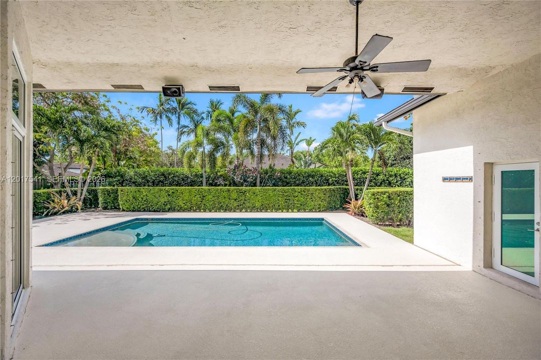 For Sale: $1,200,000 (5 beds, 3 baths, 2935 Square Feet)