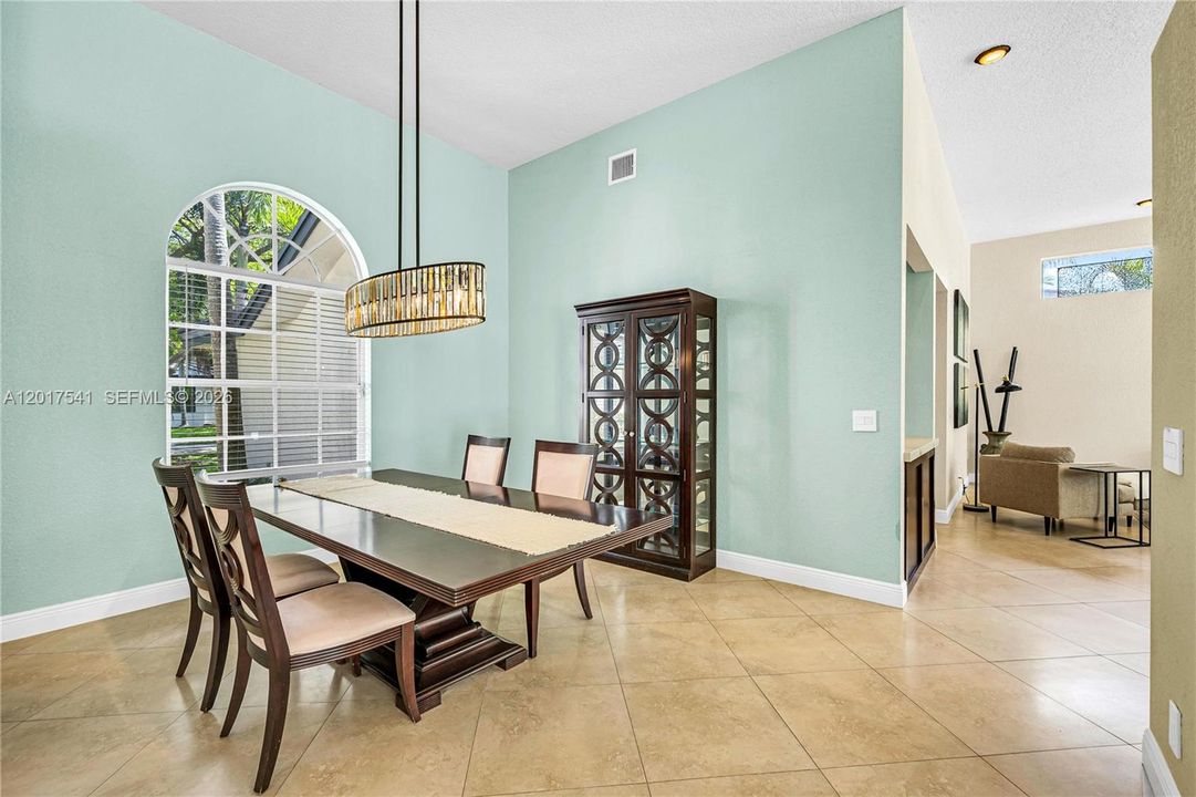 For Sale: $1,200,000 (5 beds, 3 baths, 2935 Square Feet)