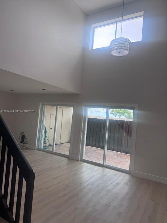 For Rent: $3,125 (3 beds, 2 baths, 1582 Square Feet)