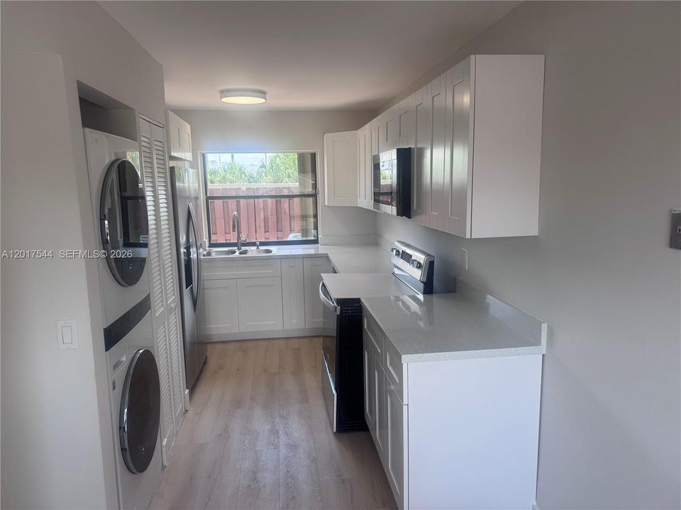 For Rent: $3,125 (3 beds, 2 baths, 1582 Square Feet)