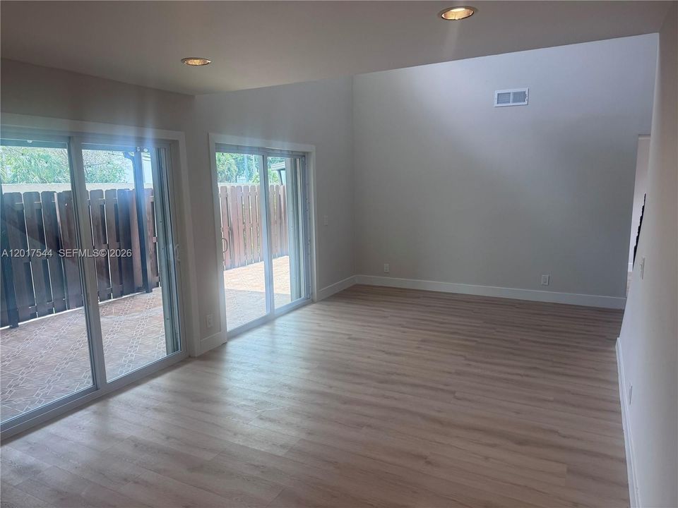 For Rent: $3,125 (3 beds, 2 baths, 1582 Square Feet)