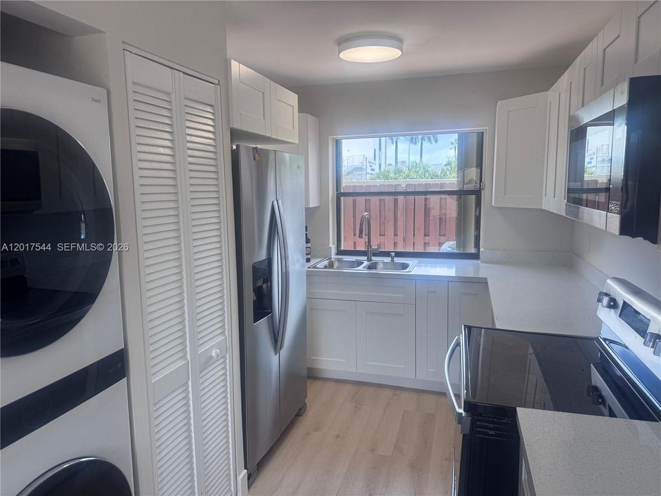 For Rent: $3,125 (3 beds, 2 baths, 1582 Square Feet)