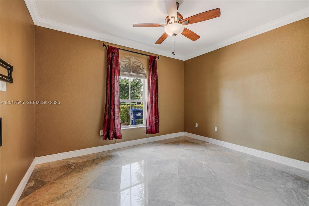 Activo con contrato: $825,000 (4 camas, 3 baños, 2959 Pies cuadrados)