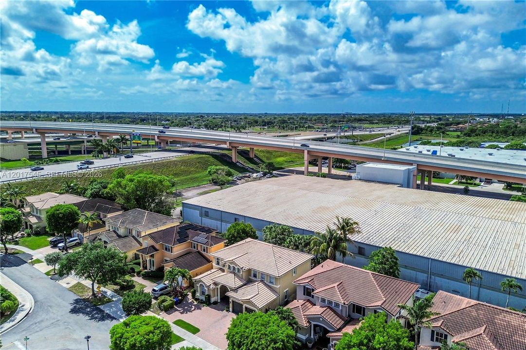 Activo con contrato: $825,000 (4 camas, 3 baños, 2959 Pies cuadrados)