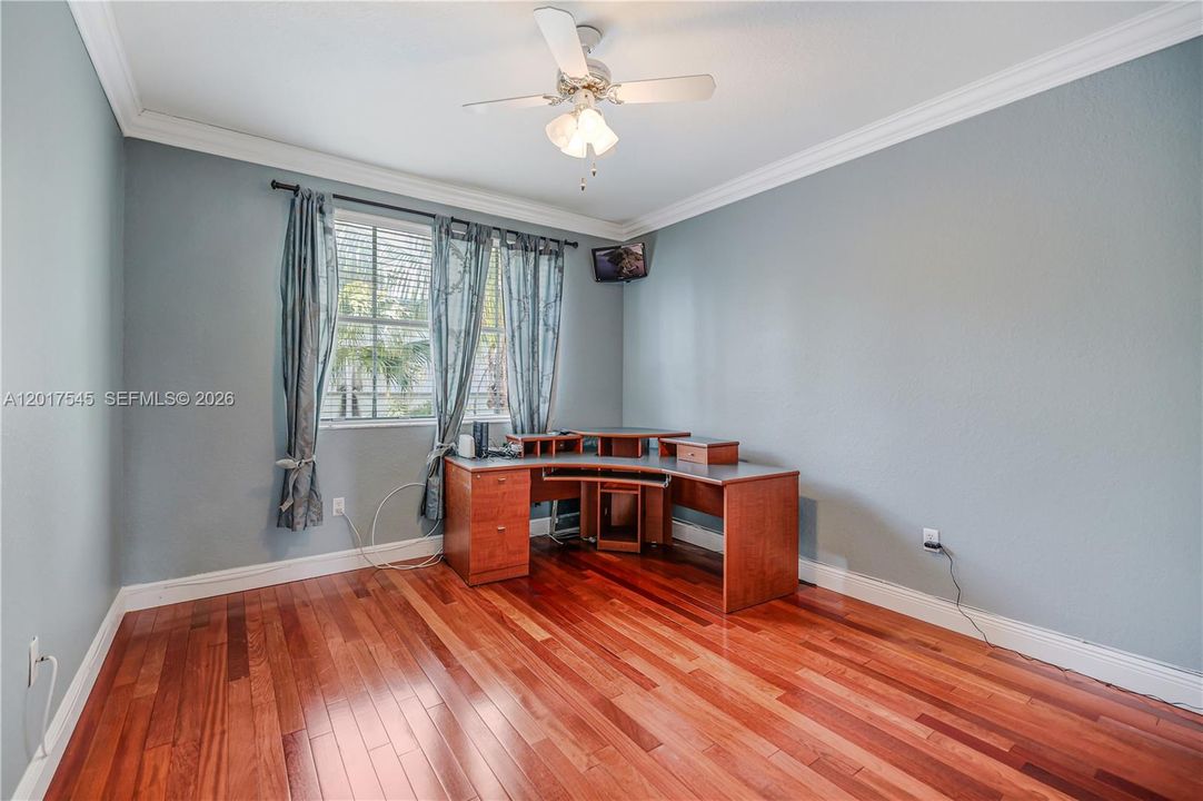 Activo con contrato: $825,000 (4 camas, 3 baños, 2959 Pies cuadrados)