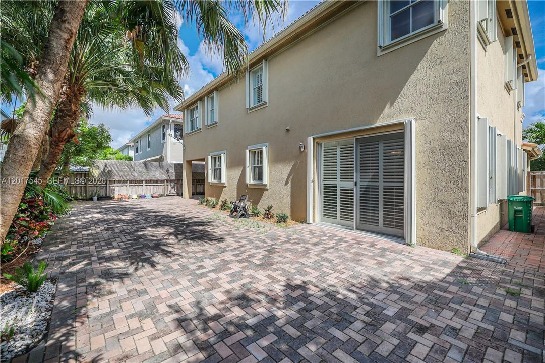 Activo con contrato: $825,000 (4 camas, 3 baños, 2959 Pies cuadrados)