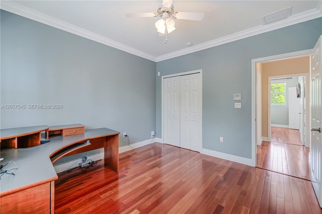 Activo con contrato: $825,000 (4 camas, 3 baños, 2959 Pies cuadrados)