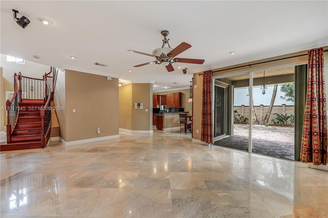 Activo con contrato: $825,000 (4 camas, 3 baños, 2959 Pies cuadrados)