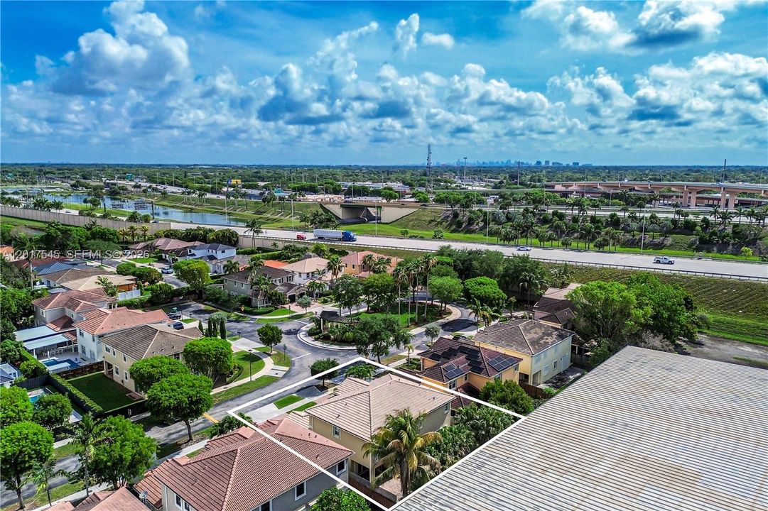 Activo con contrato: $825,000 (4 camas, 3 baños, 2959 Pies cuadrados)