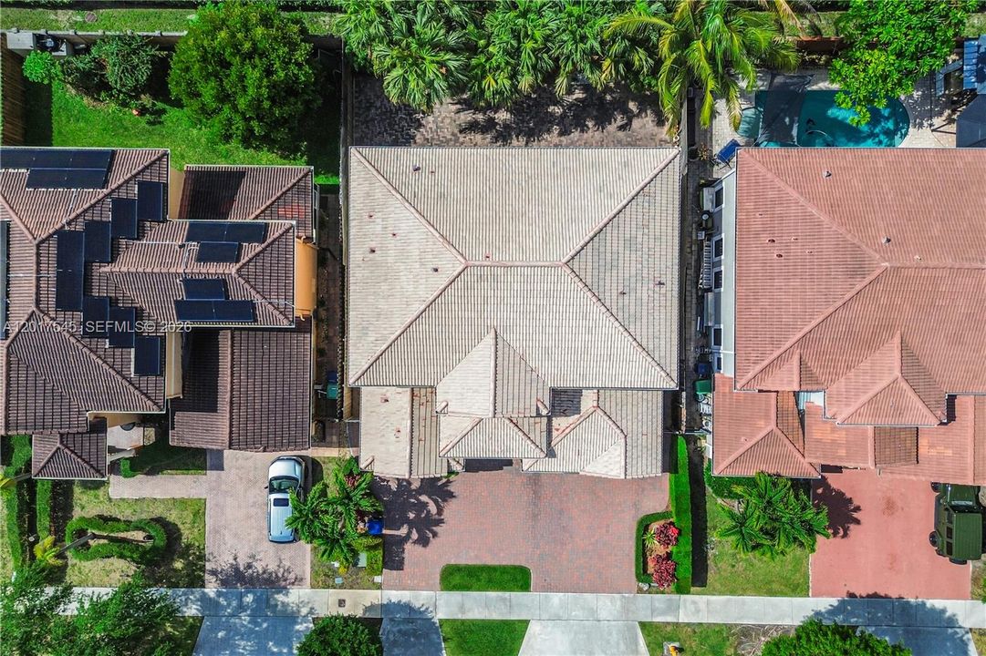 Activo con contrato: $825,000 (4 camas, 3 baños, 2959 Pies cuadrados)