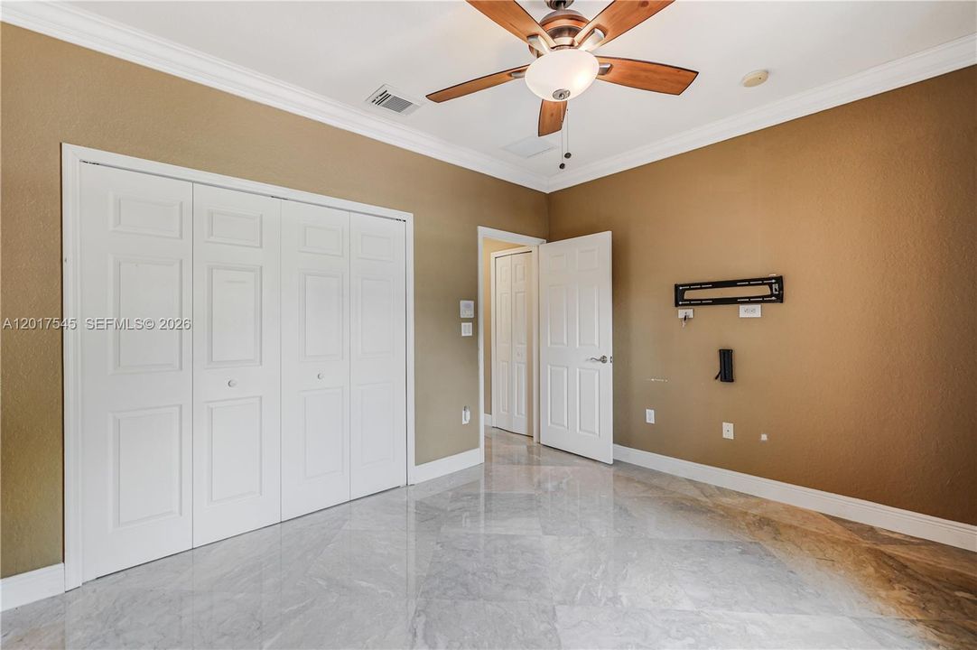 Activo con contrato: $825,000 (4 camas, 3 baños, 2959 Pies cuadrados)