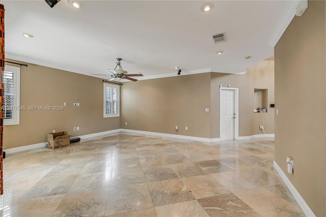Activo con contrato: $825,000 (4 camas, 3 baños, 2959 Pies cuadrados)
