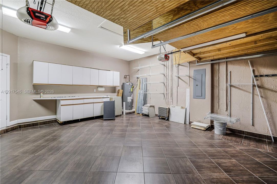 Activo con contrato: $825,000 (4 camas, 3 baños, 2959 Pies cuadrados)
