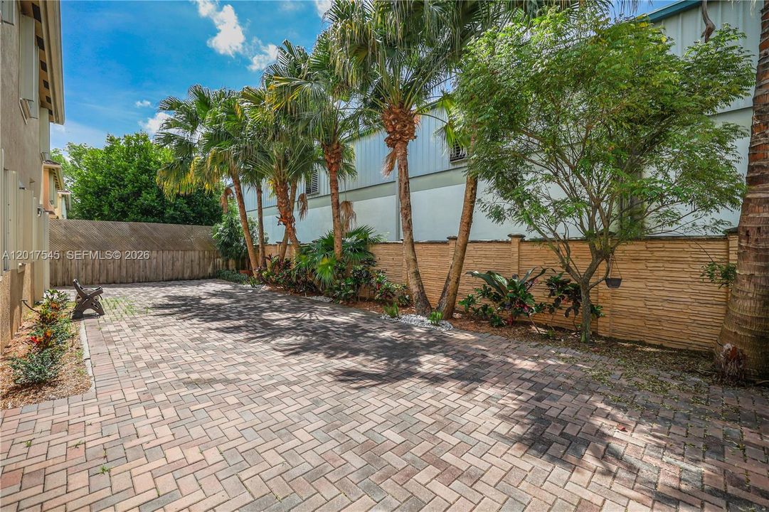 Activo con contrato: $825,000 (4 camas, 3 baños, 2959 Pies cuadrados)