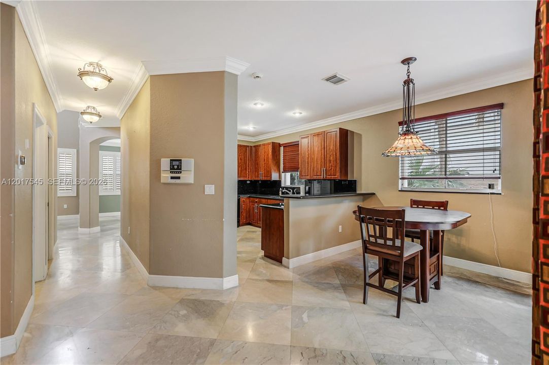 Activo con contrato: $825,000 (4 camas, 3 baños, 2959 Pies cuadrados)