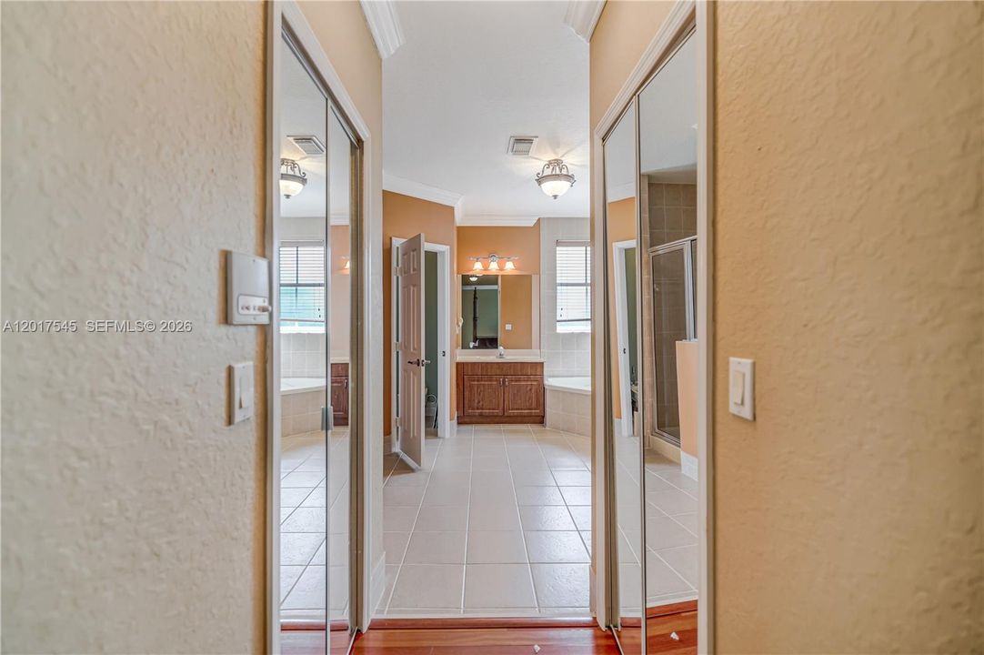 Activo con contrato: $825,000 (4 camas, 3 baños, 2959 Pies cuadrados)