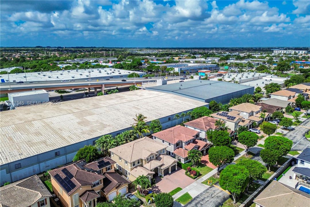 Activo con contrato: $825,000 (4 camas, 3 baños, 2959 Pies cuadrados)