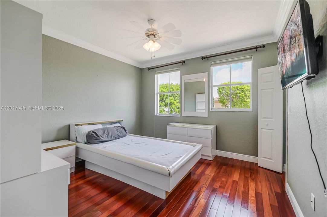 Activo con contrato: $825,000 (4 camas, 3 baños, 2959 Pies cuadrados)