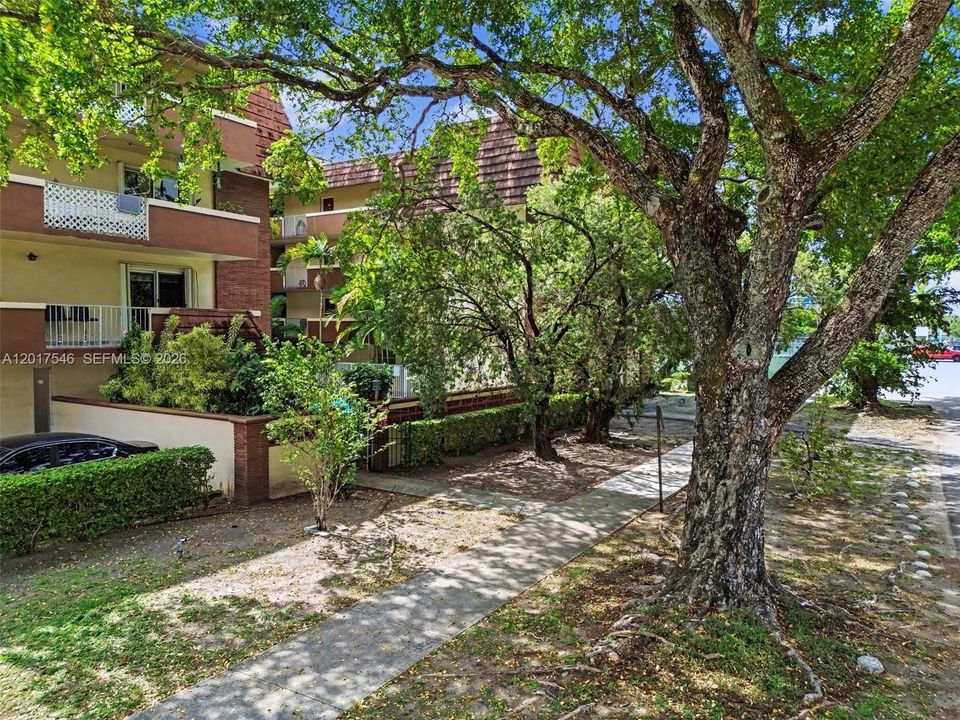 En Venta: $299,000 (2 camas, 2 baños, 838 Pies cuadrados)