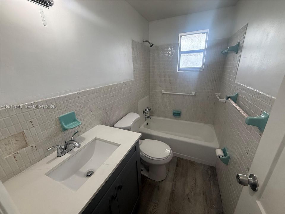 For Sale: $272,000 (2 beds, 2 baths, 838 Square Feet)
