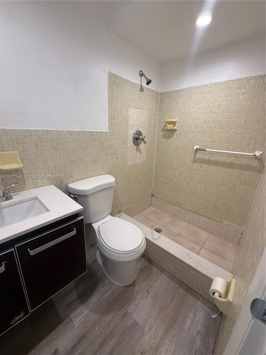 For Sale: $272,000 (2 beds, 2 baths, 838 Square Feet)