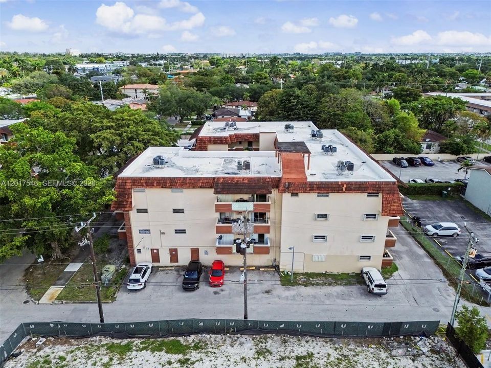 En Venta: $299,000 (2 camas, 2 baños, 838 Pies cuadrados)