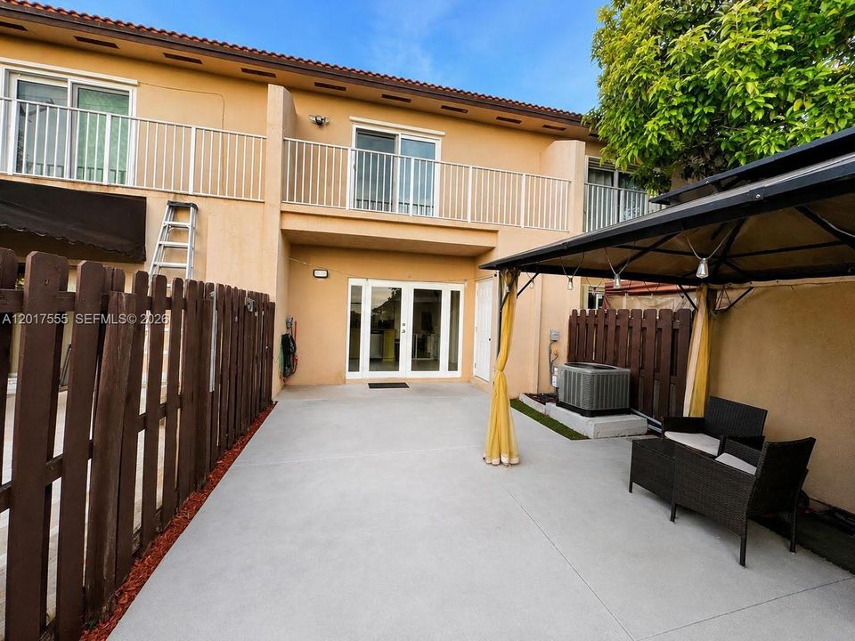 En Venta: $450,000 (3 camas, 2 baños, 1380 Pies cuadrados)