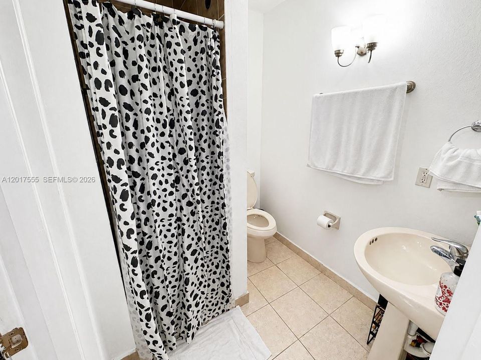 En Venta: $450,000 (3 camas, 2 baños, 1380 Pies cuadrados)