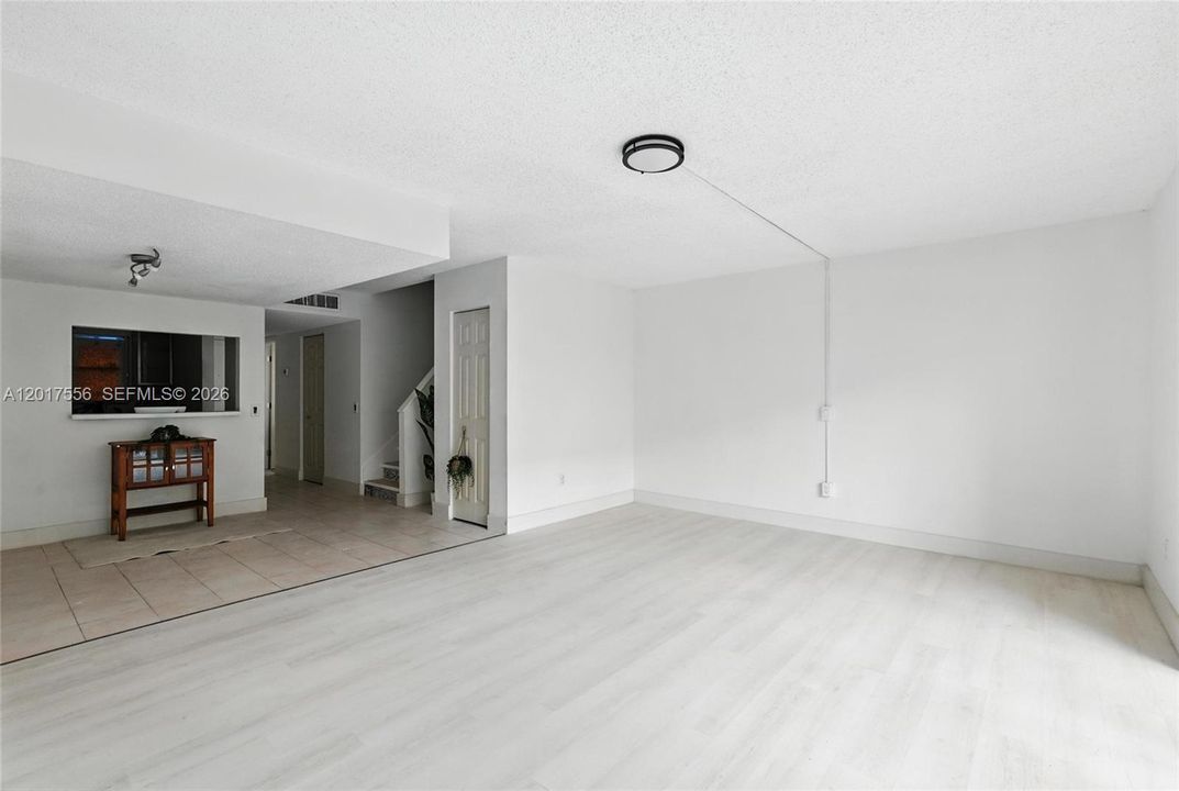 For Sale: $230,000 (2 beds, 1 baths, 1330 Square Feet)