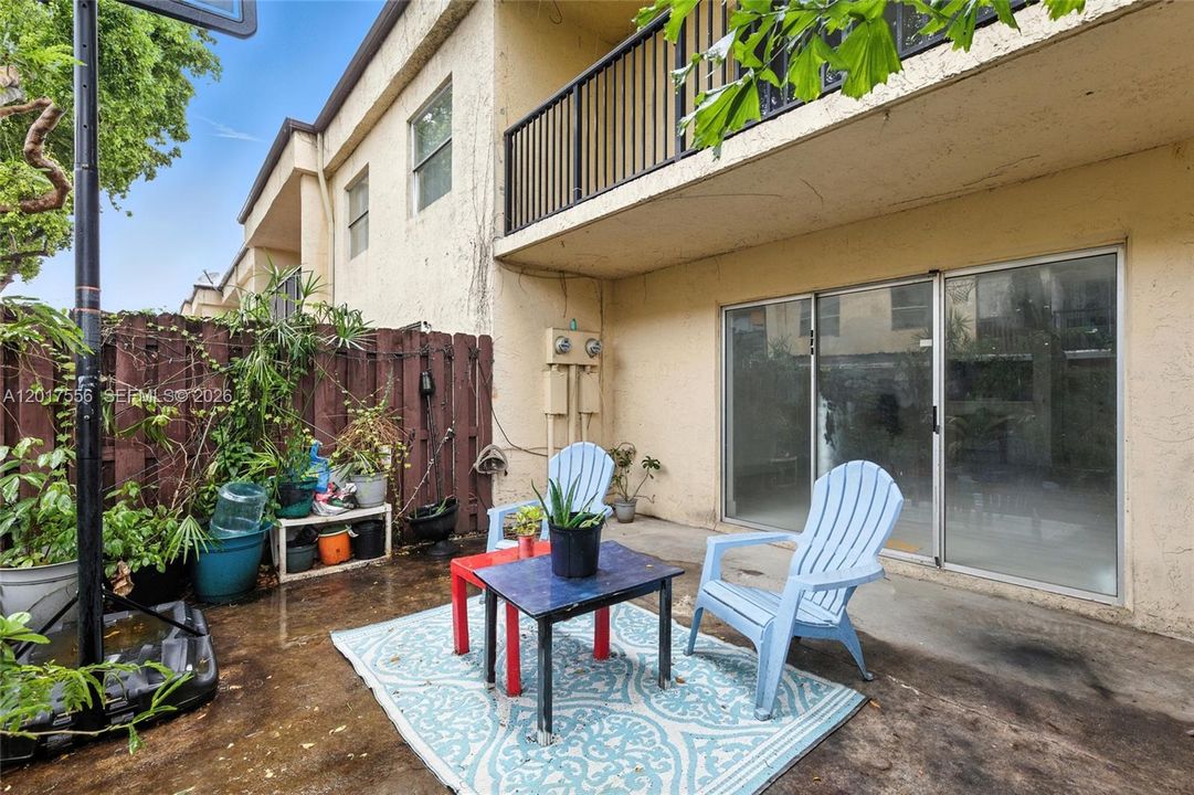 For Sale: $230,000 (2 beds, 1 baths, 1330 Square Feet)