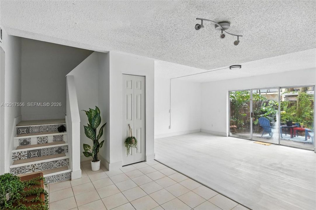 For Sale: $230,000 (2 beds, 1 baths, 1330 Square Feet)