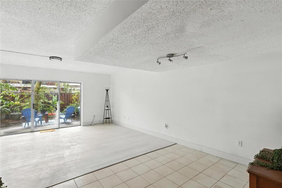 For Sale: $230,000 (2 beds, 1 baths, 1330 Square Feet)
