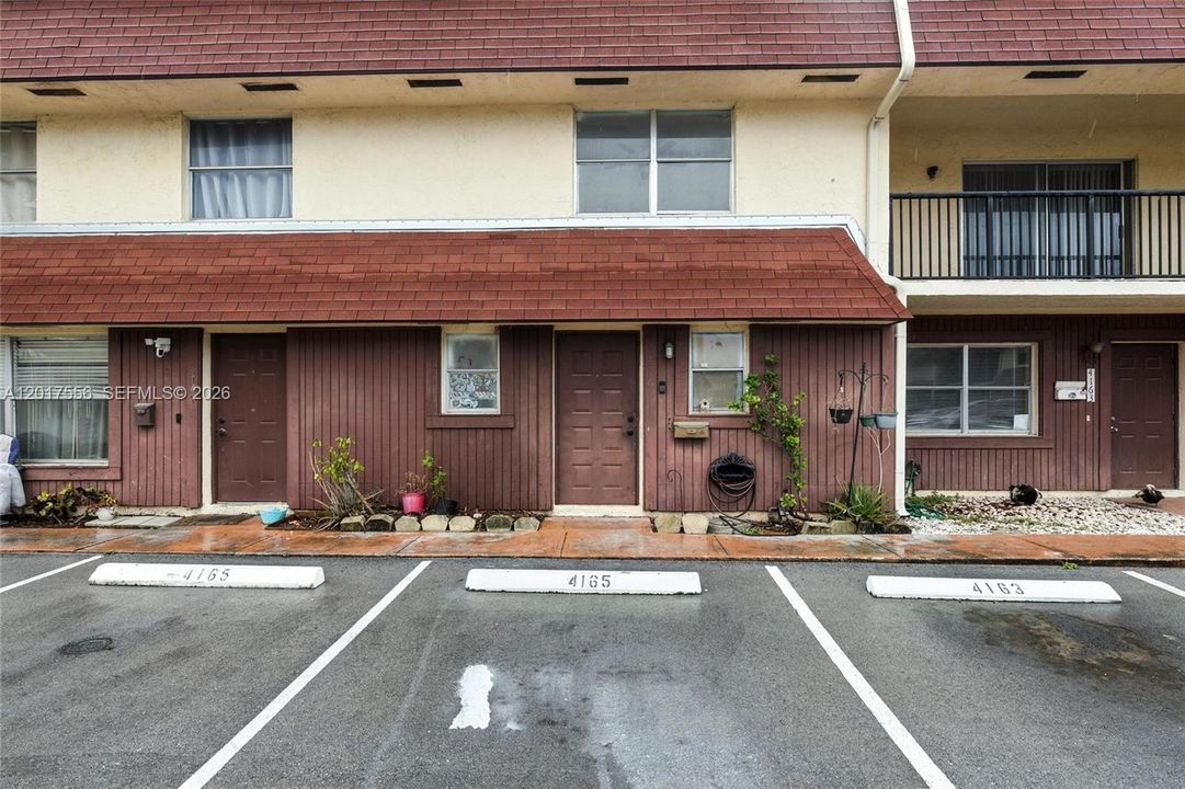 For Sale: $230,000 (2 beds, 1 baths, 1330 Square Feet)