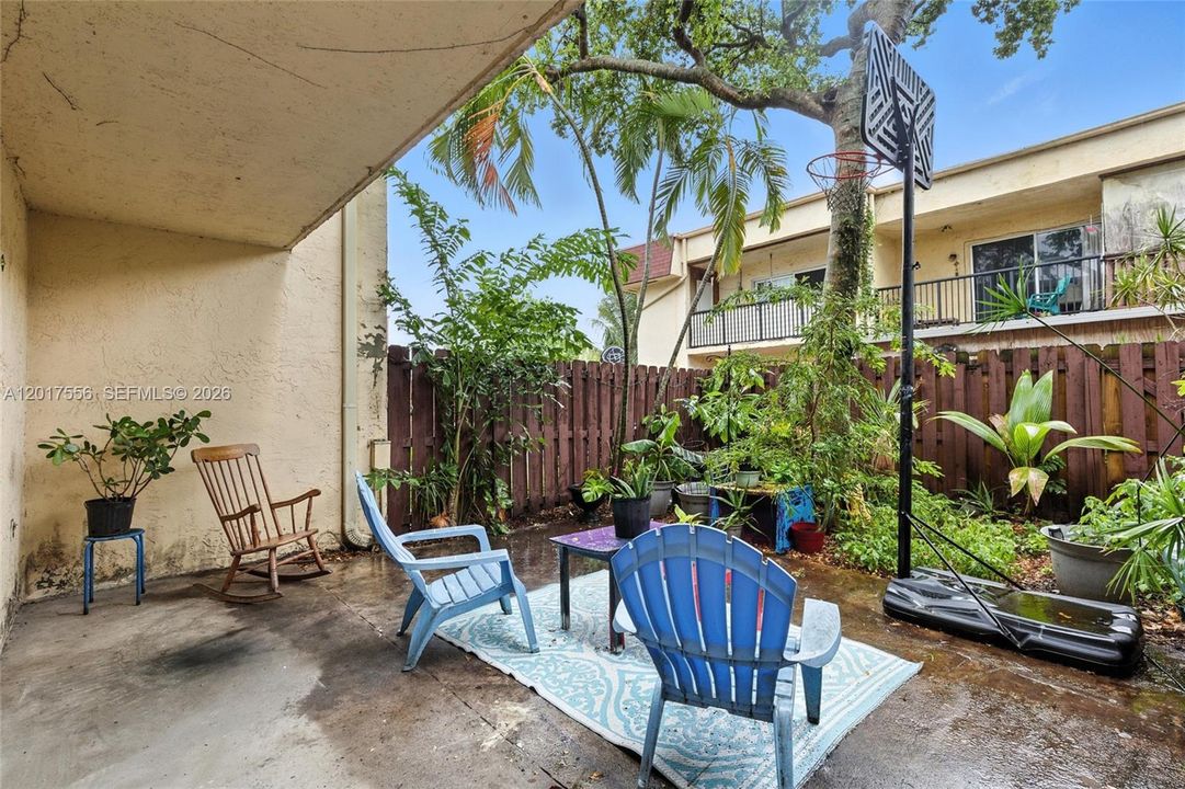 For Sale: $230,000 (2 beds, 1 baths, 1330 Square Feet)