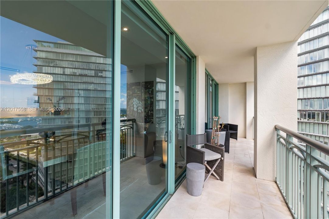 Active With Contract: $3,100,000 (3 beds, 3 baths, 2522 Square Feet)