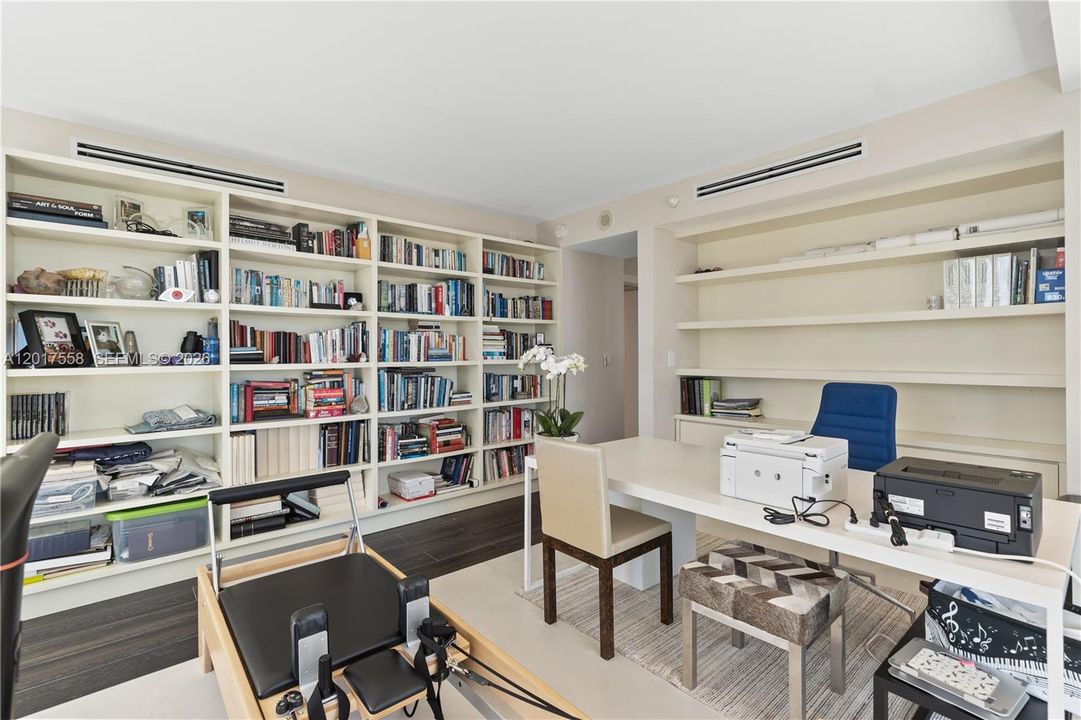 Active With Contract: $3,100,000 (3 beds, 3 baths, 2522 Square Feet)