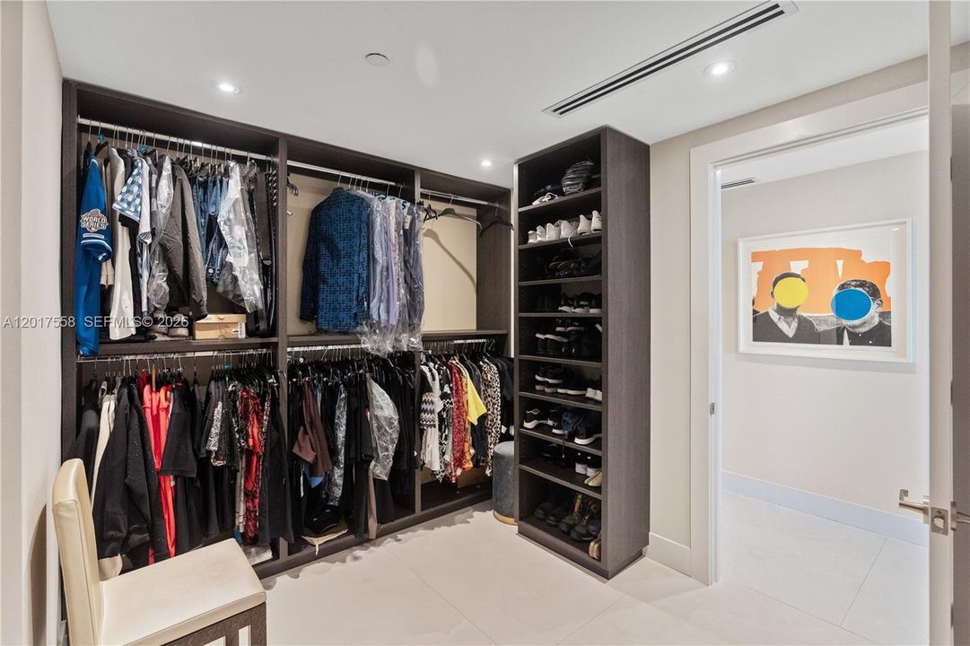 Active With Contract: $3,100,000 (3 beds, 3 baths, 2522 Square Feet)