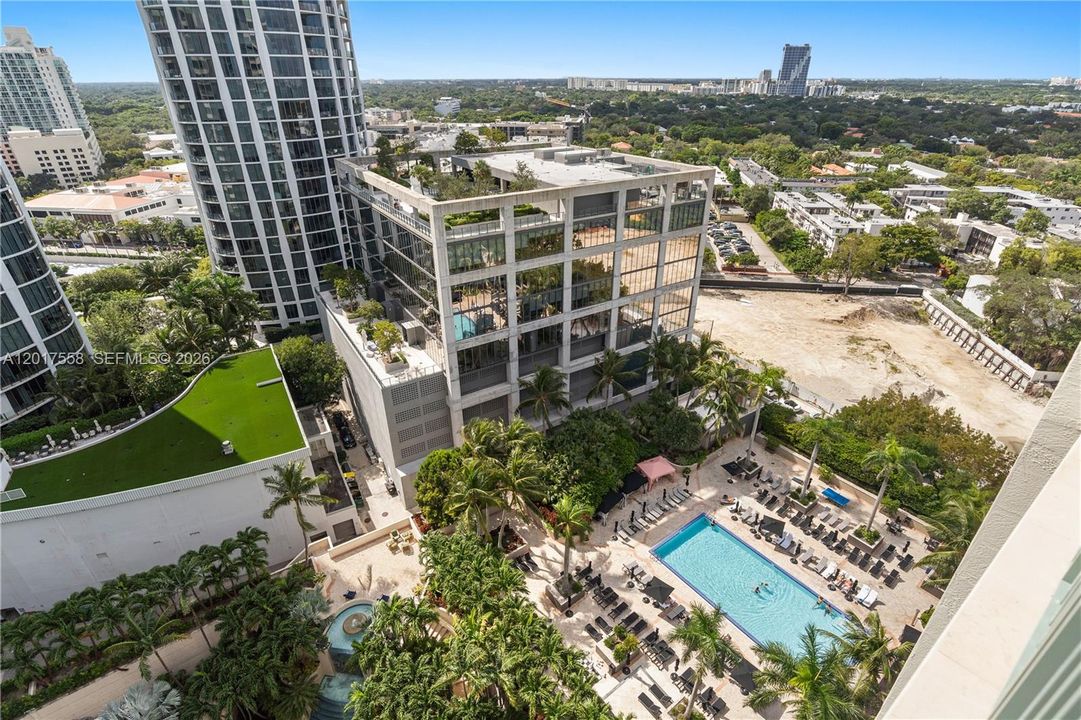 Active With Contract: $3,100,000 (3 beds, 3 baths, 2522 Square Feet)