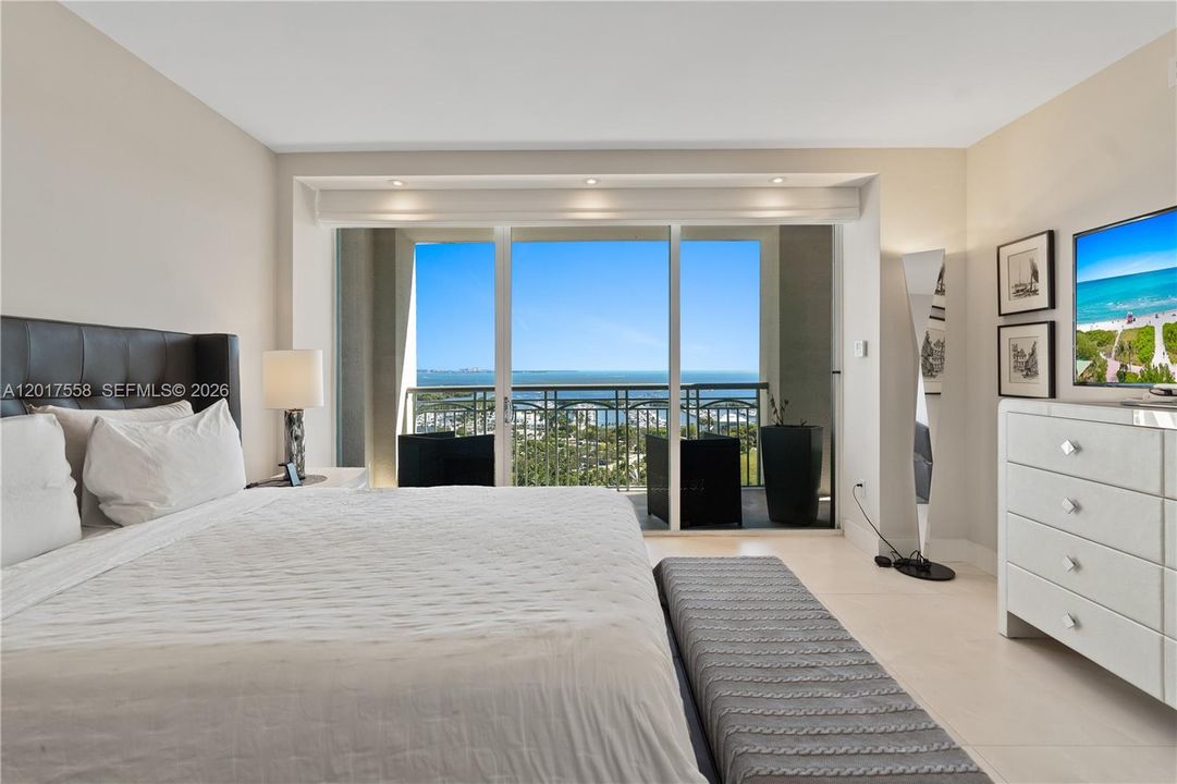 Active With Contract: $3,100,000 (3 beds, 3 baths, 2522 Square Feet)